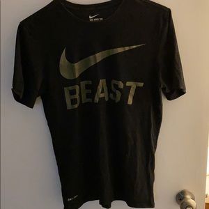 Medium-sized, Nike athletic short sleeve t